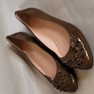 Leather flats with ruffles